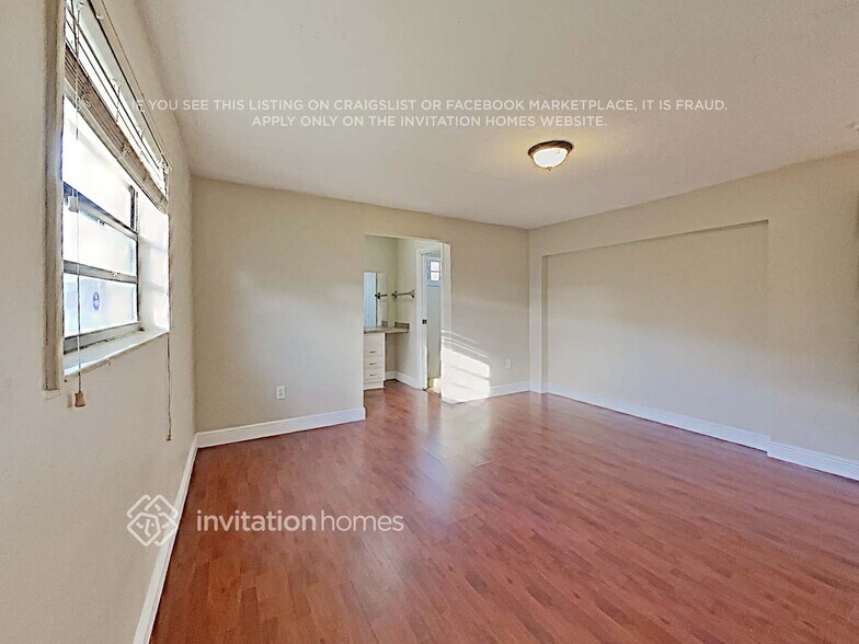 Building Photo - 8659 Sheraton Dr