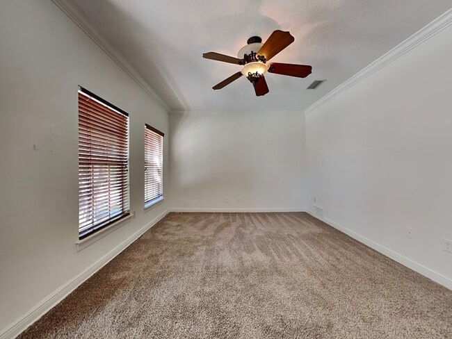 Building Photo - 422 S Habana Ave