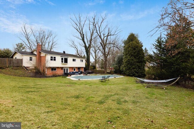 Building Photo - 5 Charen Ct