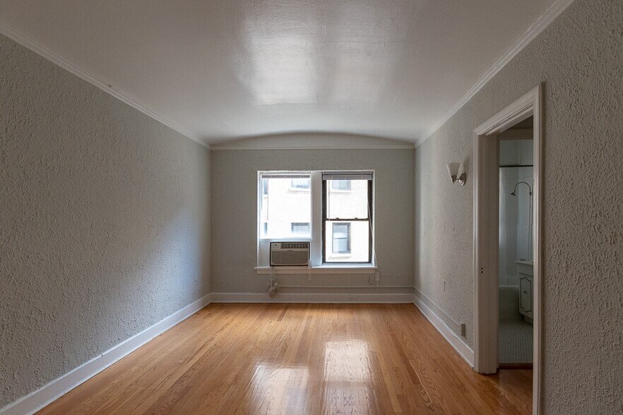 Building Photo - 539 W Arlington Pl