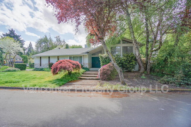 Primary Photo - 7003 NW Dogwood Dr