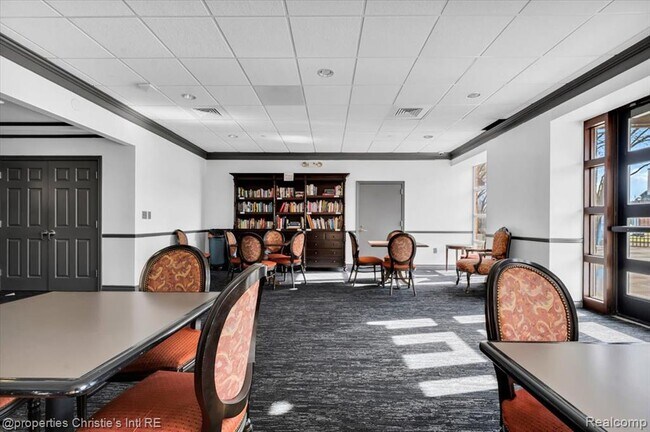 Building Photo - 250 E Harbortown Dr