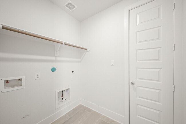 Building Photo - 6014 Bristol Spur Ln
