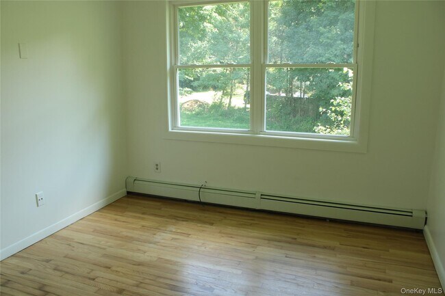 Building Photo - 8 Tanglewood Dr