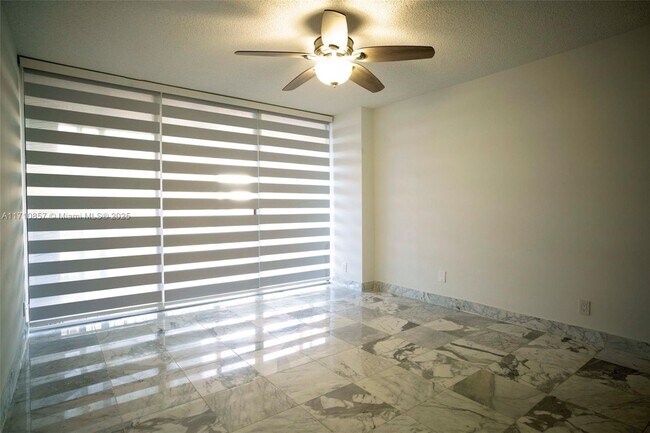 Building Photo - 1925 Brickell Ave