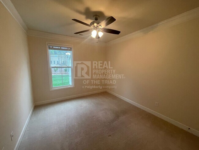 Building Photo - Breathtaking 4bd/3ba Deluxe home next to L...