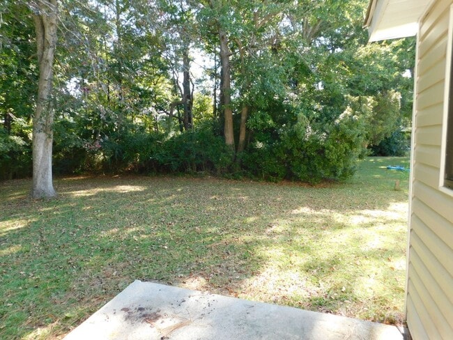 Building Photo - Affordable Gem!