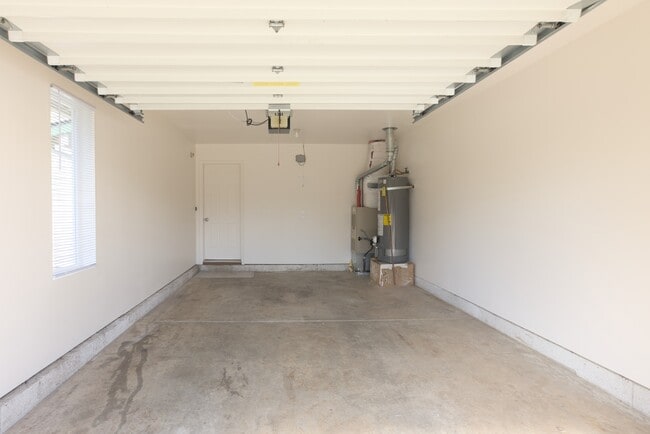 Building Photo - 317 E Dodge St