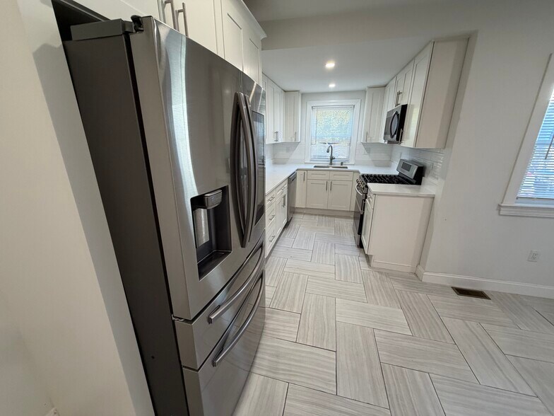 Building Photo - 31 Middle St