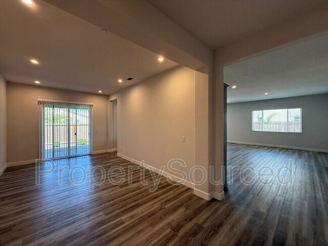 Building Photo - 614 Madrone St