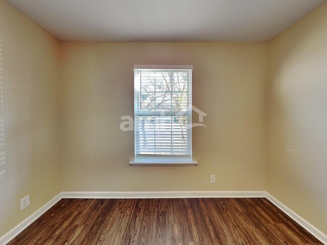 Building Photo - 1228 Shannon Ln