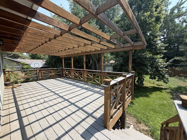 Building Photo - 2013 Custer Dr