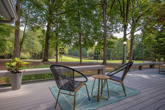 Building Photo - This Home is a Hole in One!
