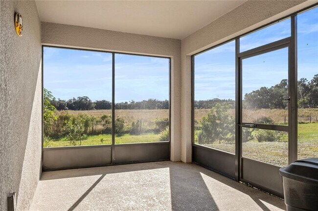 Building Photo - 2926 Siesta View Dr