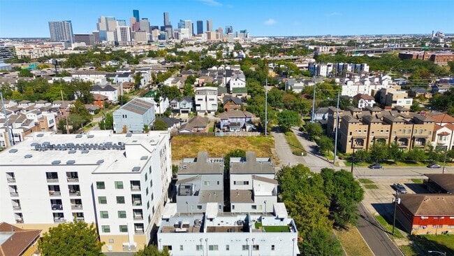 Building Photo - 4704 Crawford St