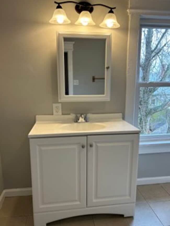 Building Photo - Recently Renovated 3-Bedroom, 1-Bath Home in Pleasantville