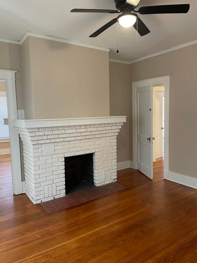 Building Photo - 2526 Yale Ave