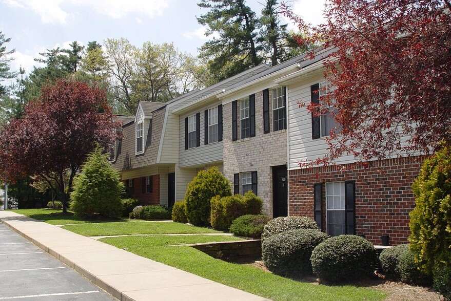 Primary Photo - Haw Creek Mews Apartments and Townhomes