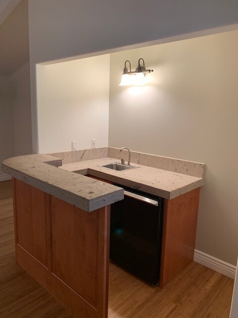 Building Photo - Gorgeous Property on Private Street conveniently located on West side near Downtown!