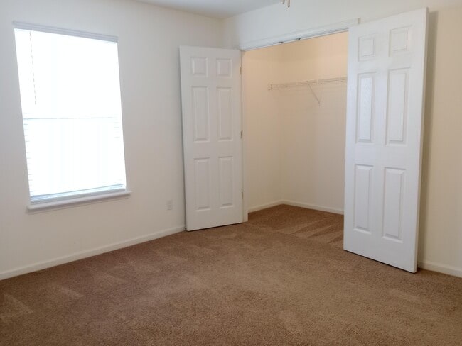 Building Photo - 1724 Louise Cir