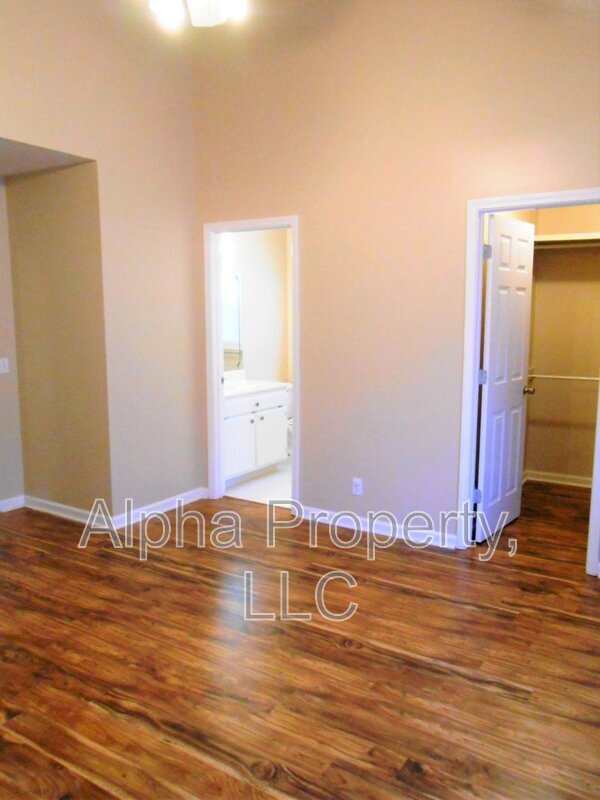 Building Photo - 305 Fairdale Dr