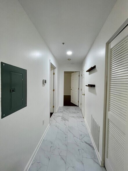 Building Photo - 705 Harvest Run Dr