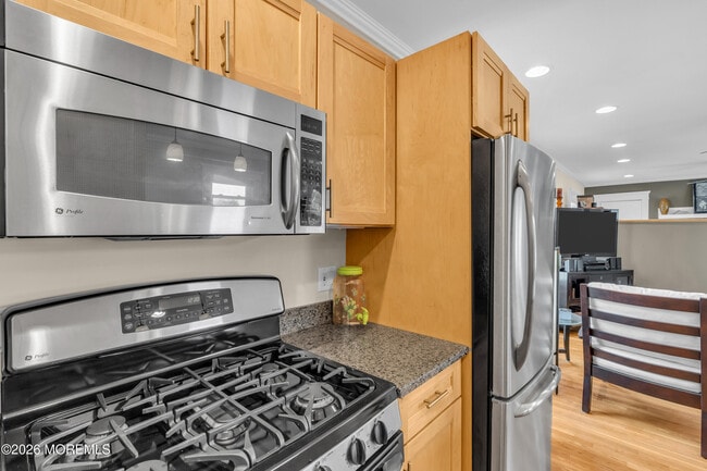 Building Photo - 1211 Grand Ave