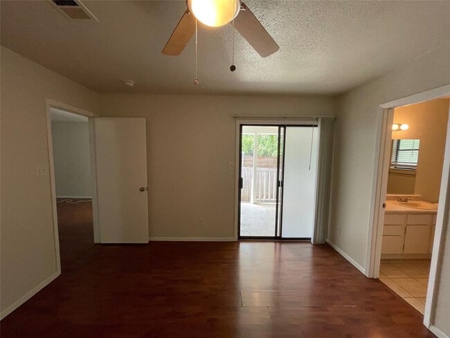 Building Photo - 2204 Berkett Dr