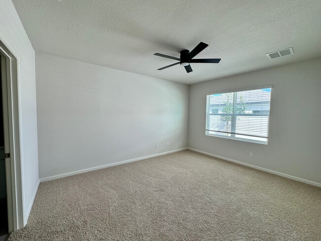 Building Photo - 490 Seaspray Dr