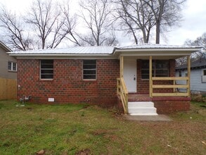 Building Photo - 2804 32nd Way SW