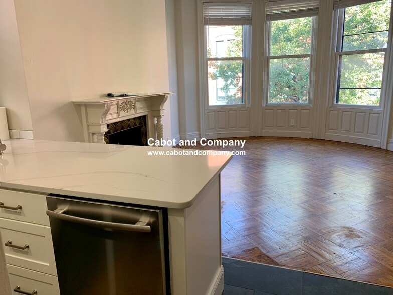 Building Photo - 428 Marlborough St