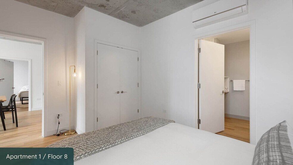 Building Photo - 851 W Blackhawk St