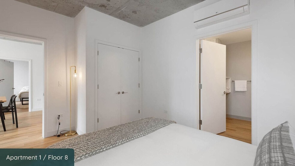 Building Photo - 853 W Blackhawk St