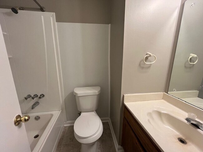 Building Photo - Renovated 3 Bedroom 2 Bath Home for Rent!!