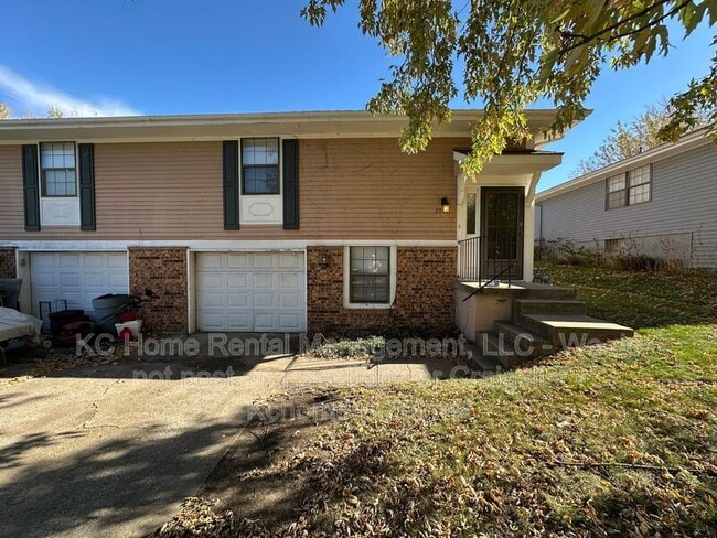 Building Photo - 3910 SW 8th Ter