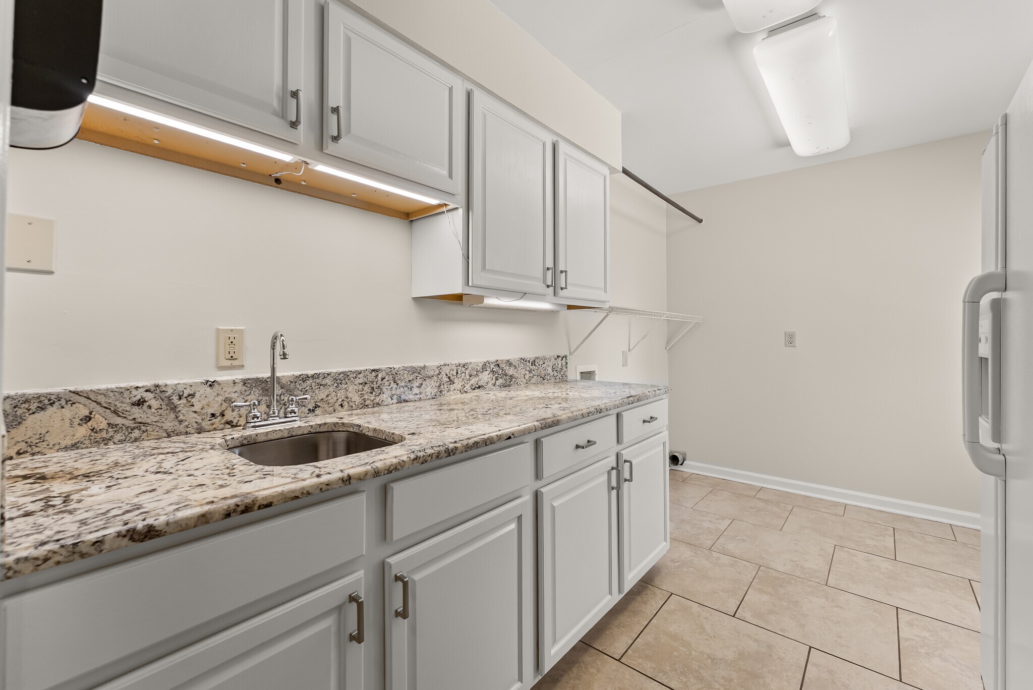 Building Photo - 9711 Pine Point Dr