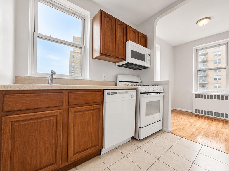Building Photo - 500 Kappock St