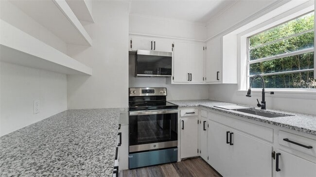 Building Photo - 828 W Caraway St