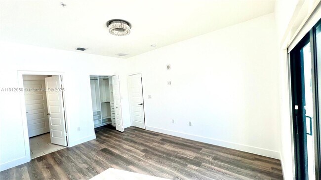 Building Photo - 4670 NW 84th Ave