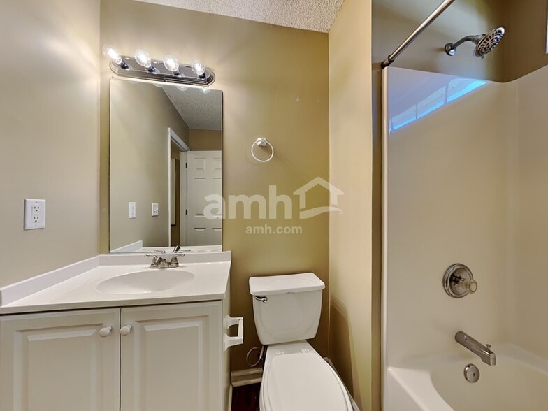 Building Photo - 132 Jupiter Ln