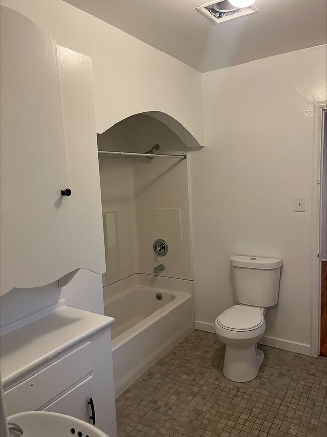 Building Photo - 2 Bedroom 1 Bath House Walking Distance to Cal Poly