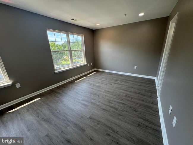 Building Photo - 8216 Dellwood Ct