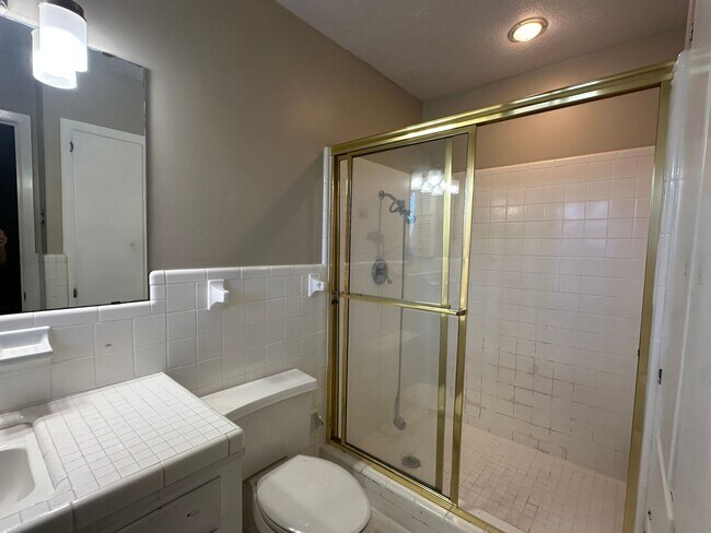 Building Photo - THREE BEDROOM TWO BATH HOUSE ON A CORNER LOT