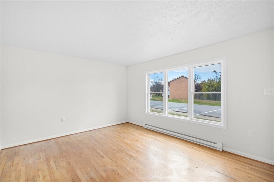 Building Photo - 513 Buckingham Dr