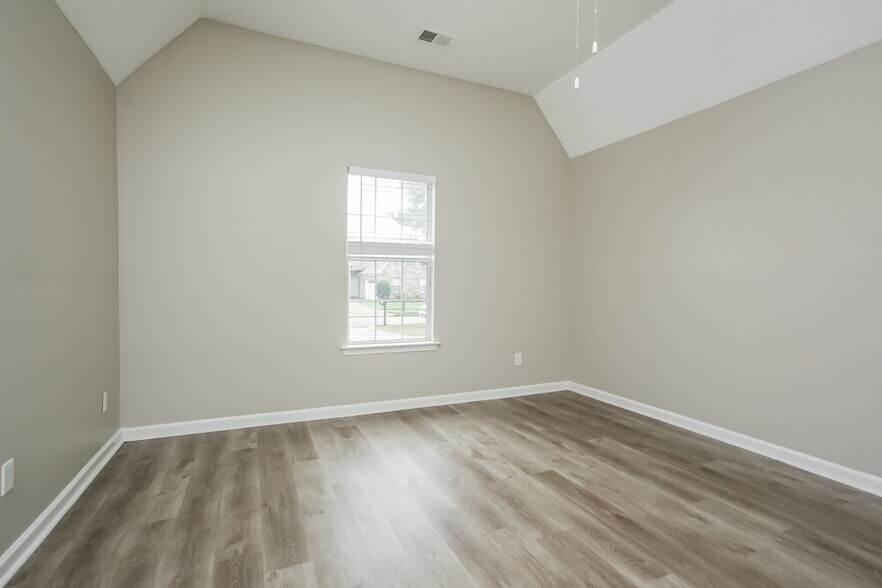 Building Photo - 5583 Sugarberry Ln
