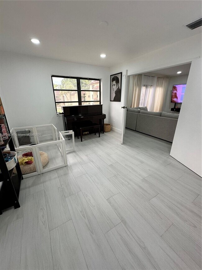 Building Photo - 8660 SW 149th Ave