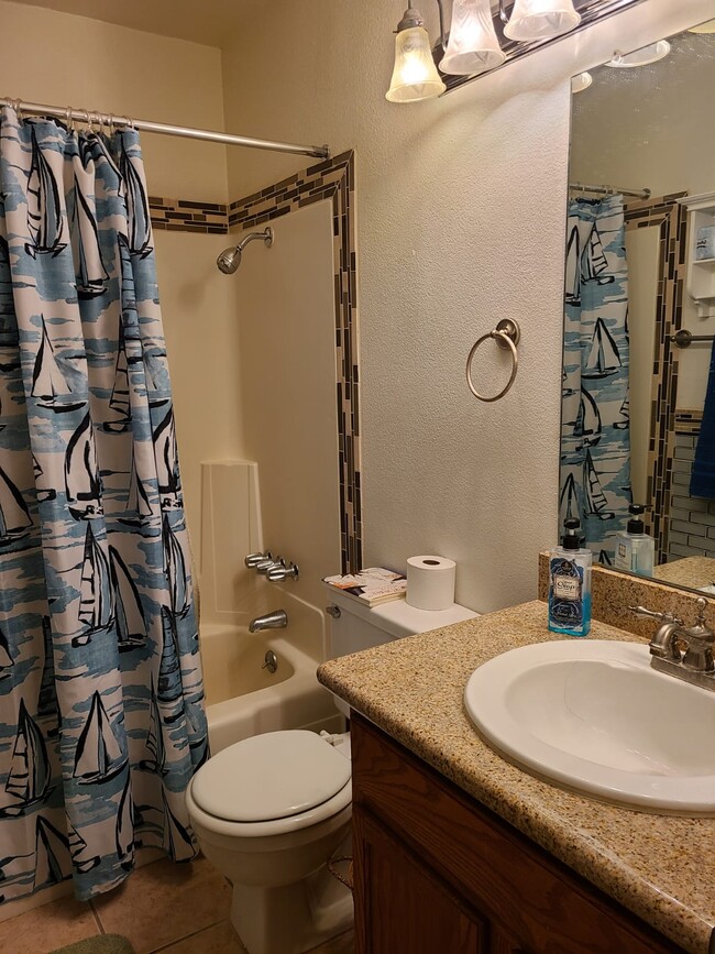 Building Photo - 1515 E Reno Ave