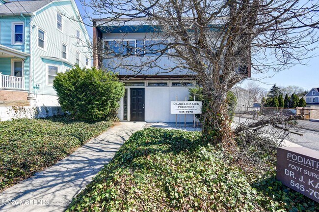 Building Photo - 167-169-169 N Main St