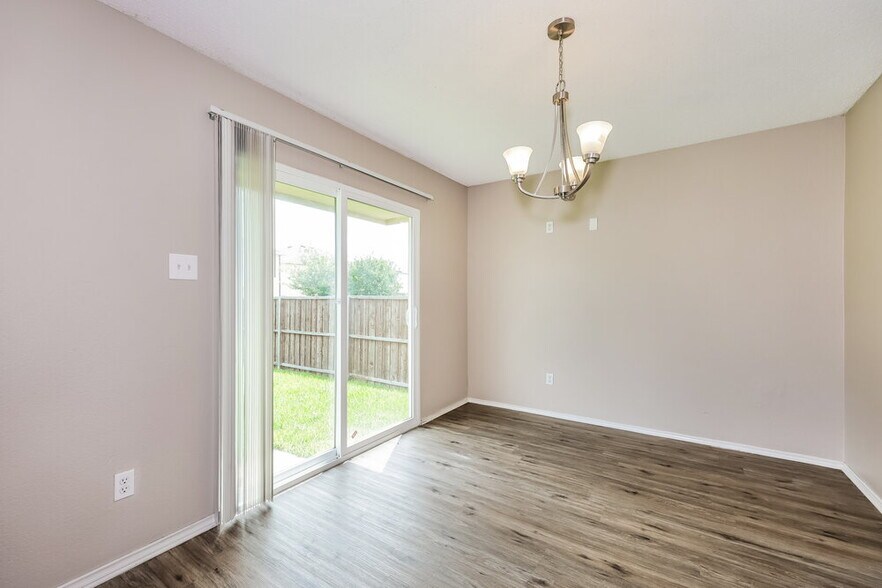 Building Photo - 317 Blairwood Dr