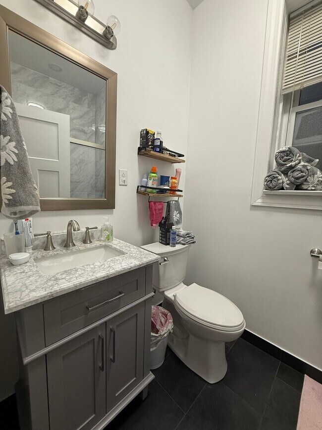 Building Photo - 12 W Chestnut St